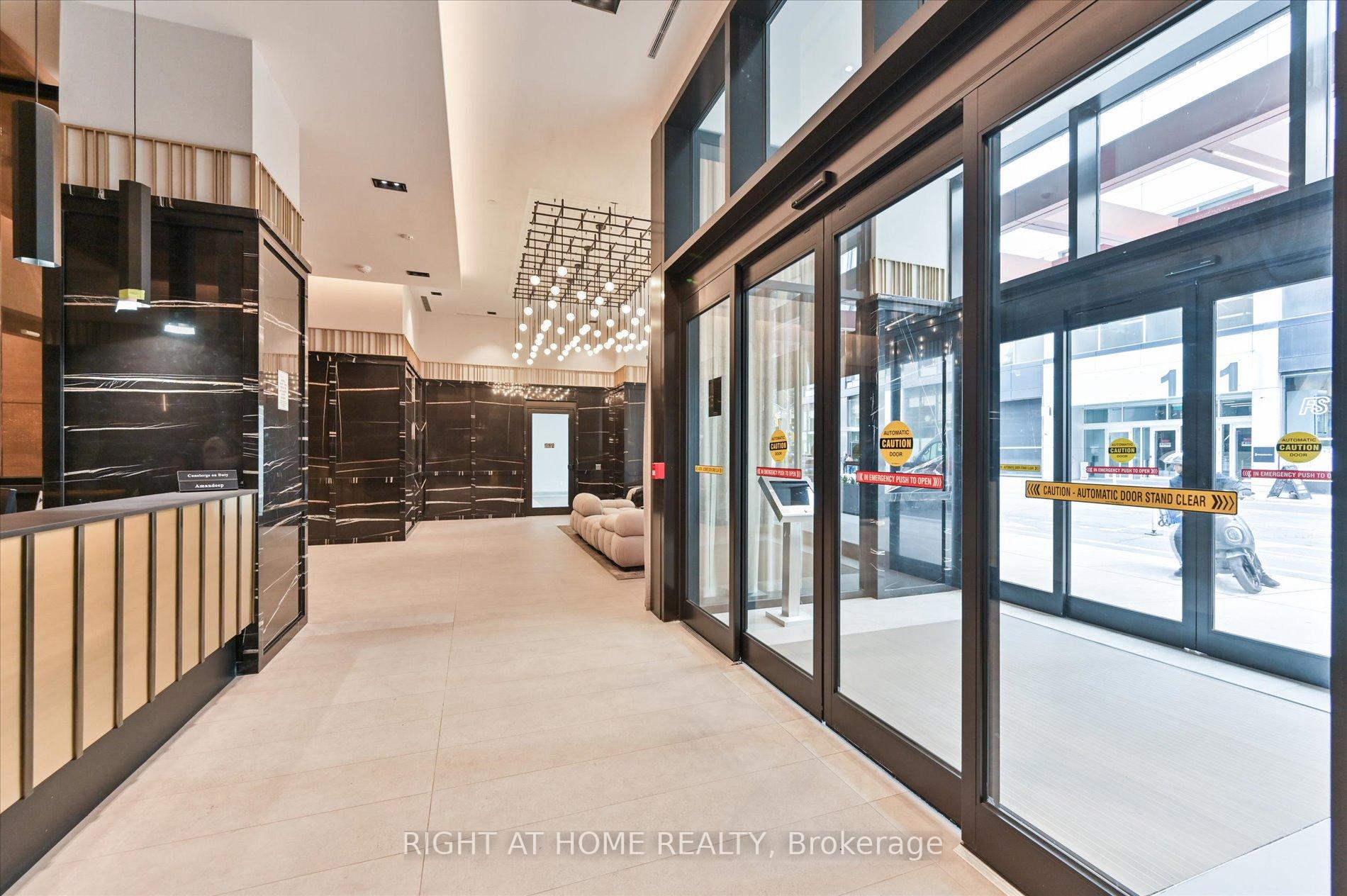 3 Bedrooms Condo at 108 Peter, Toronto For sale
