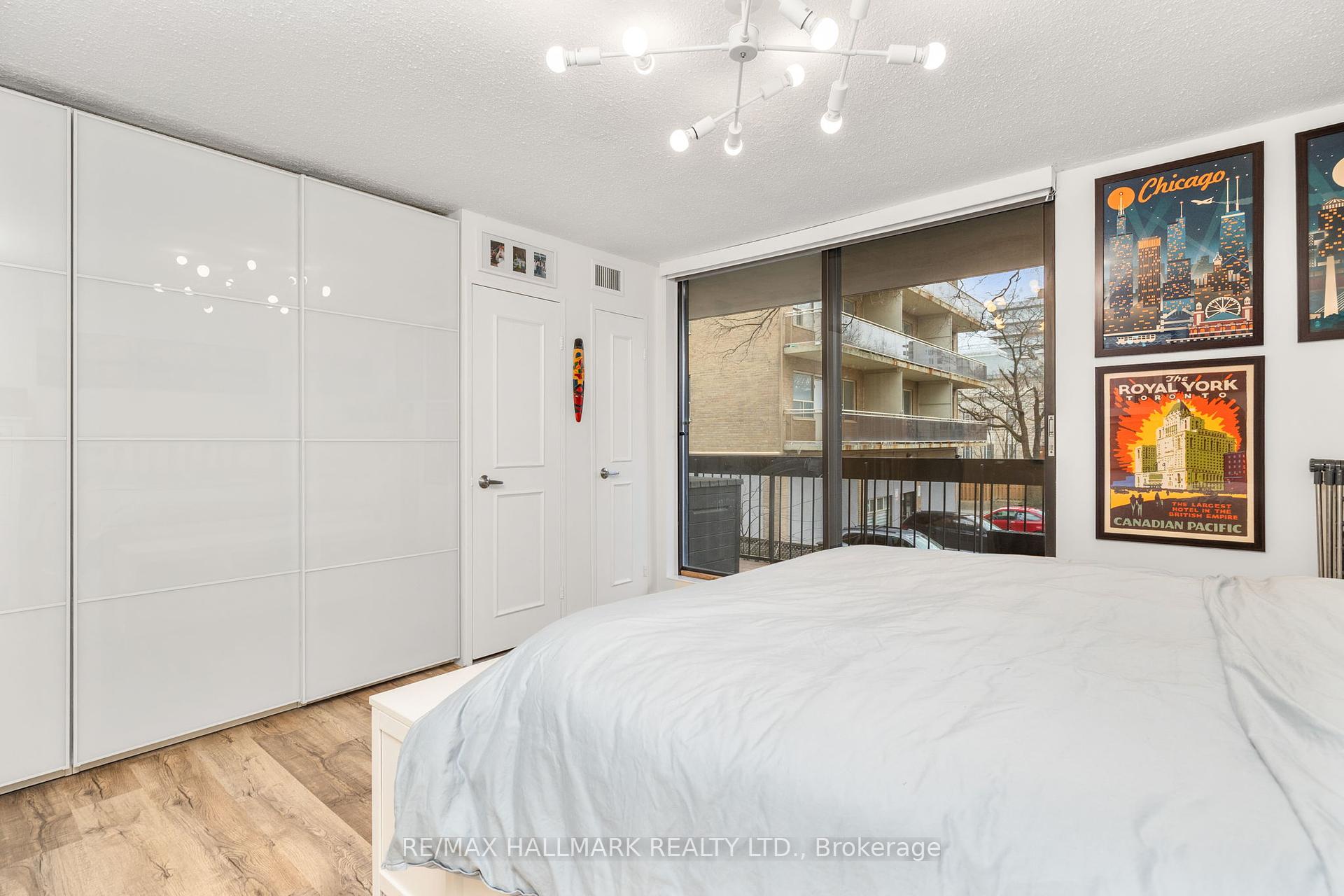 2 Bedrooms Condo at 212 St George, Toronto For sale