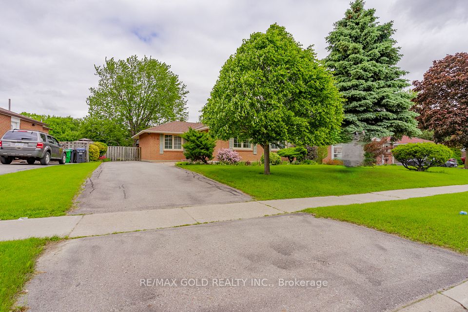 226 Avondale Boulevard, Brampton, ON L6T 1J4