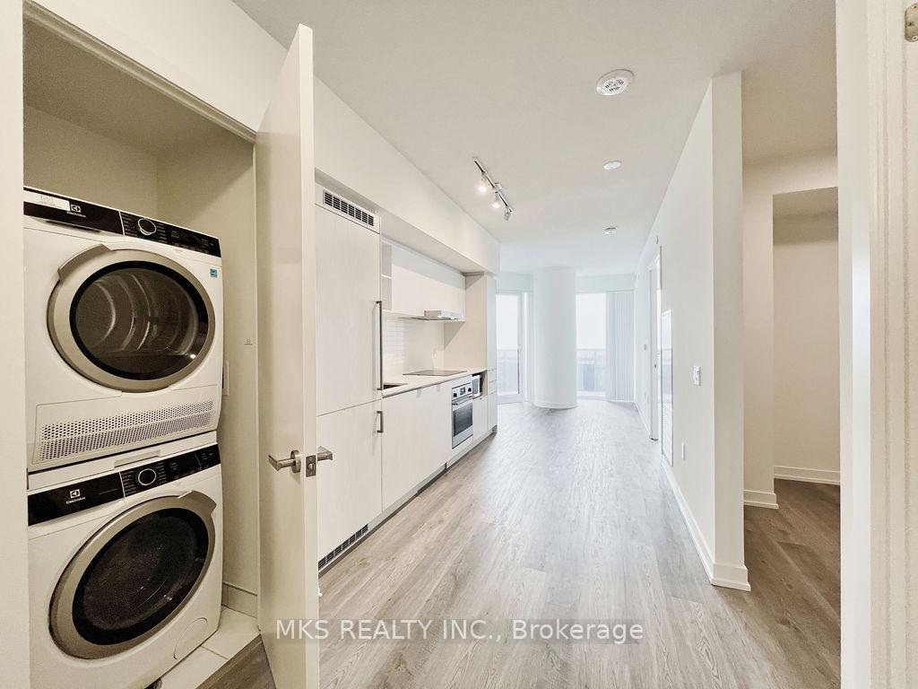 2 Bedrooms Condo at 55 Cooper,  Toronto For sale