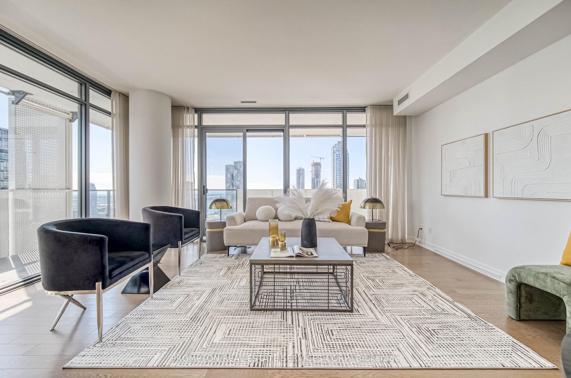 3 Bedrooms Condo at 20 Lombard, Toronto For sale