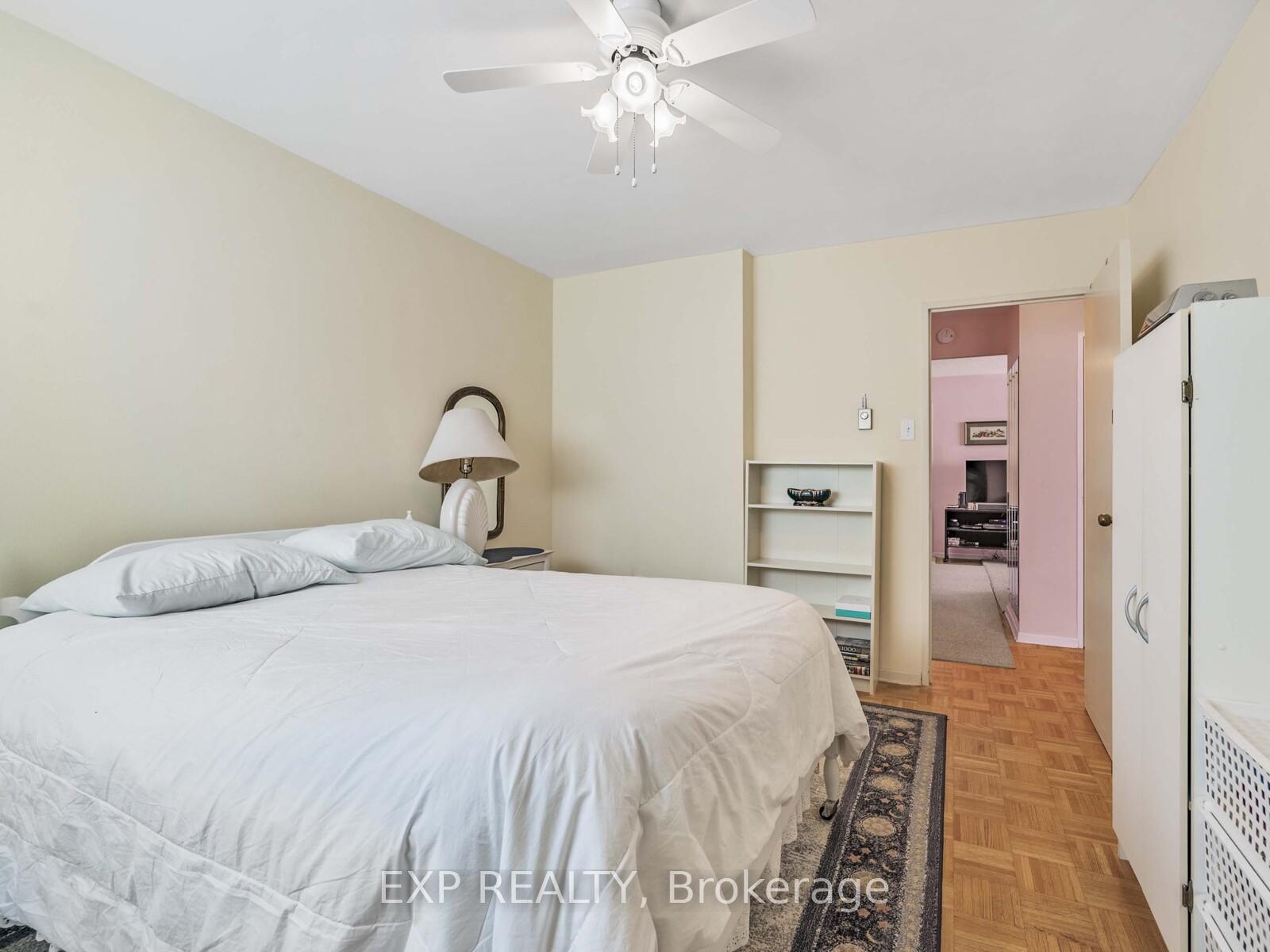 2 Bedrooms Co-op at 30 Gloucester, Toronto For sale