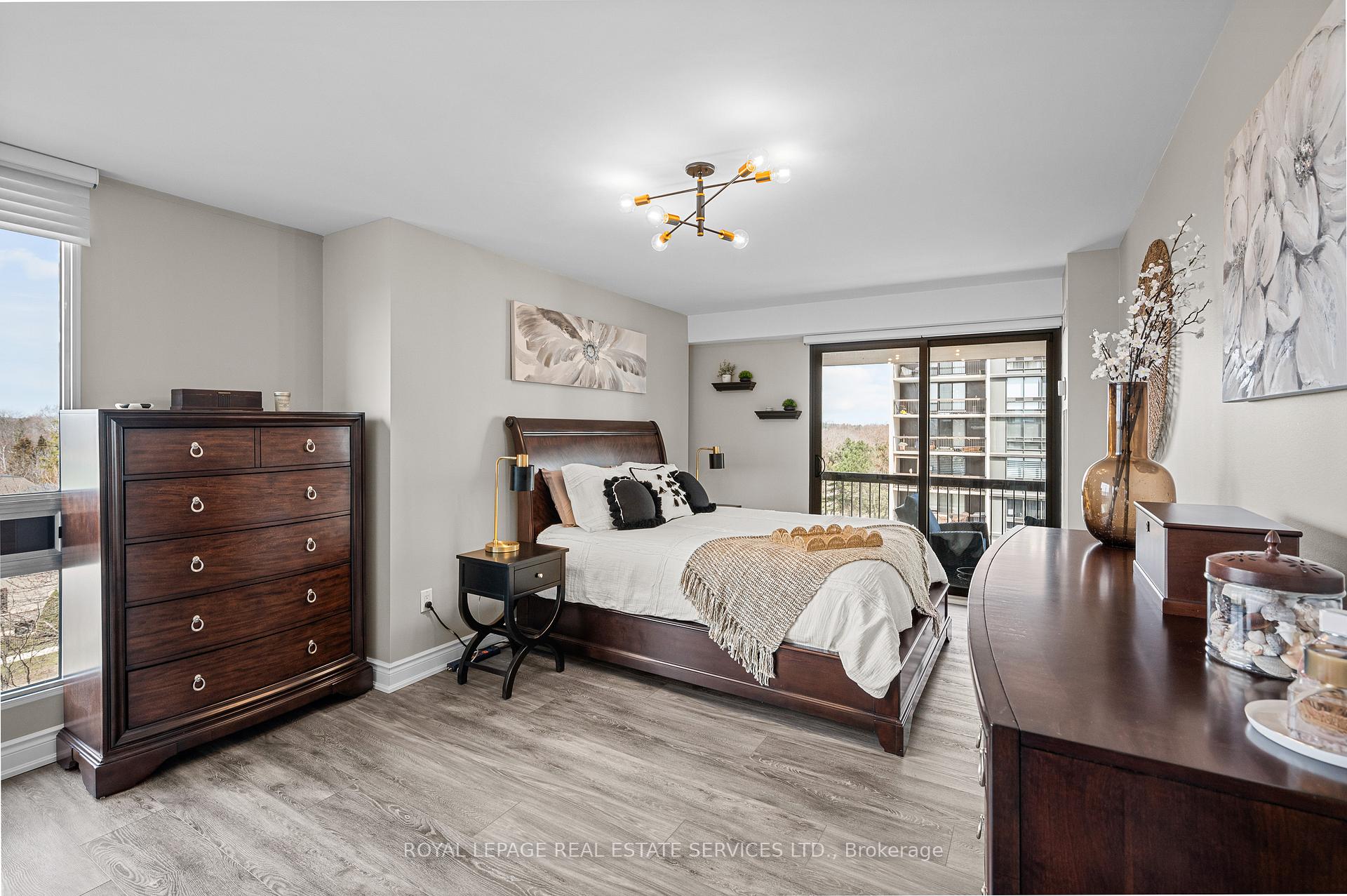 2 Bedrooms Condo at 2185 Marine,  Oakville For sale