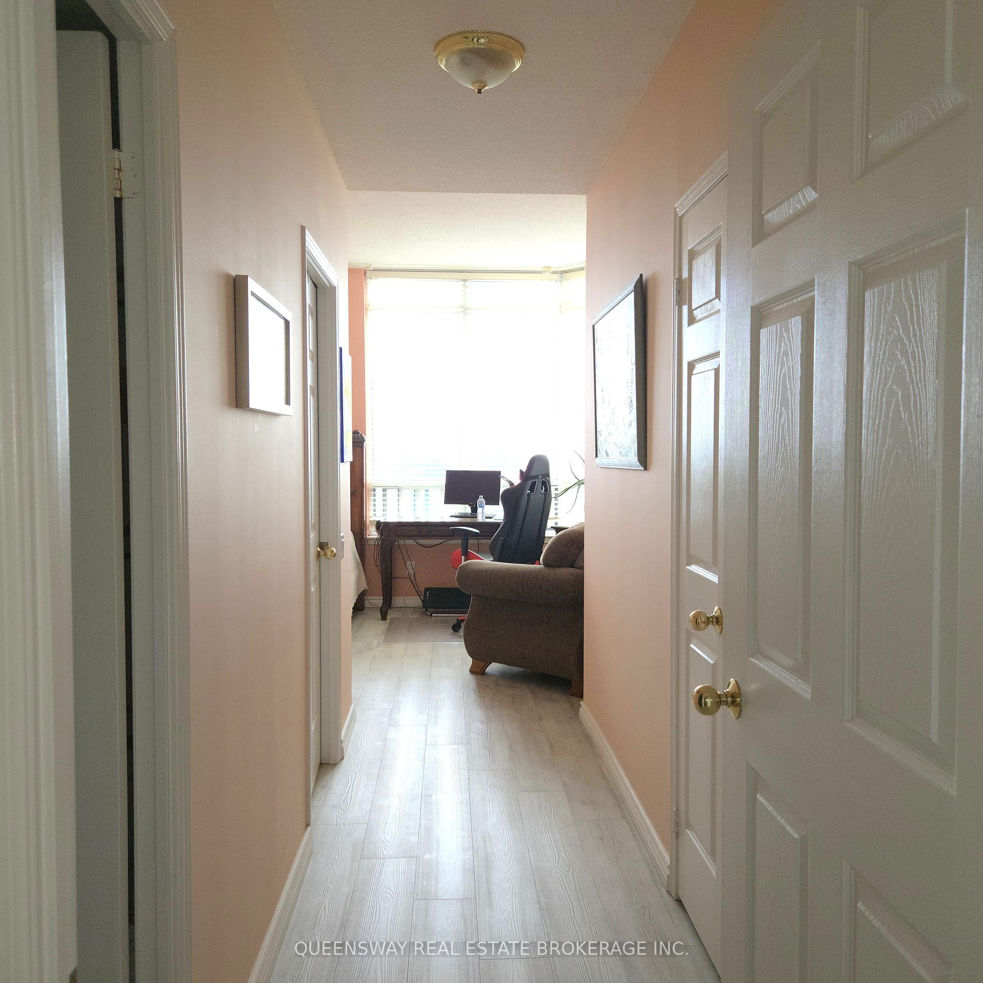 2 Bedrooms Condo at 1 Emerald, Vaughan For sale