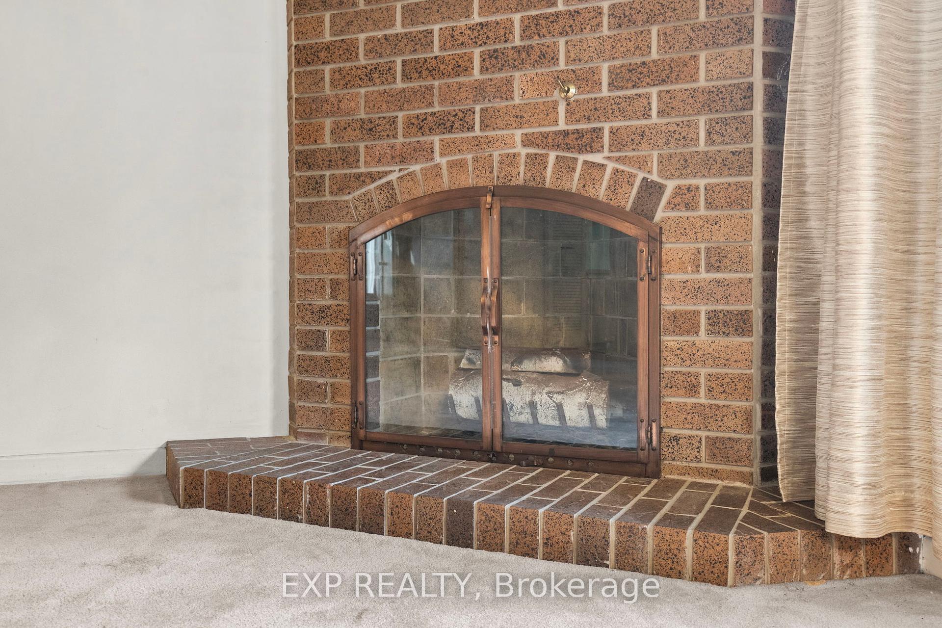 3 Bedrooms Condo at 108 Flaming Rose, Toronto For sale