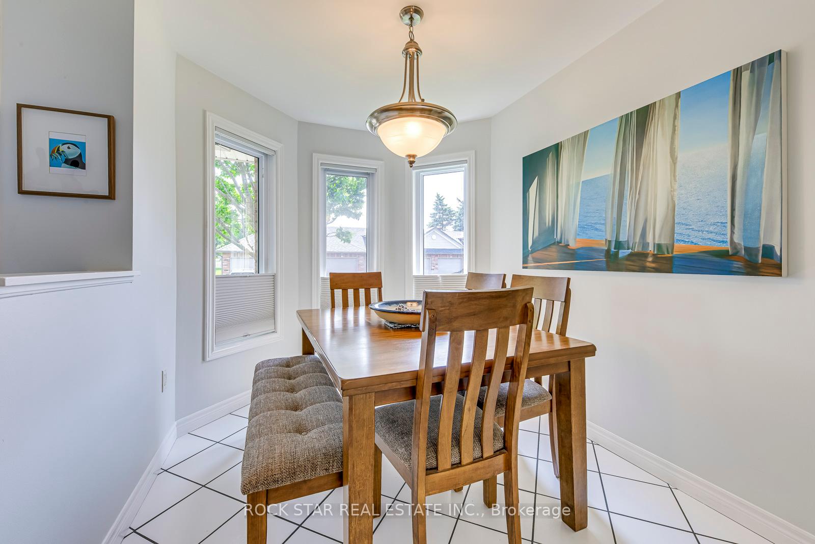 2 Bedrooms Condo at 515 North Service, Hamilton For sale