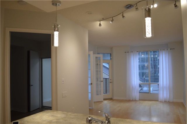 85 Bloor Street E 912