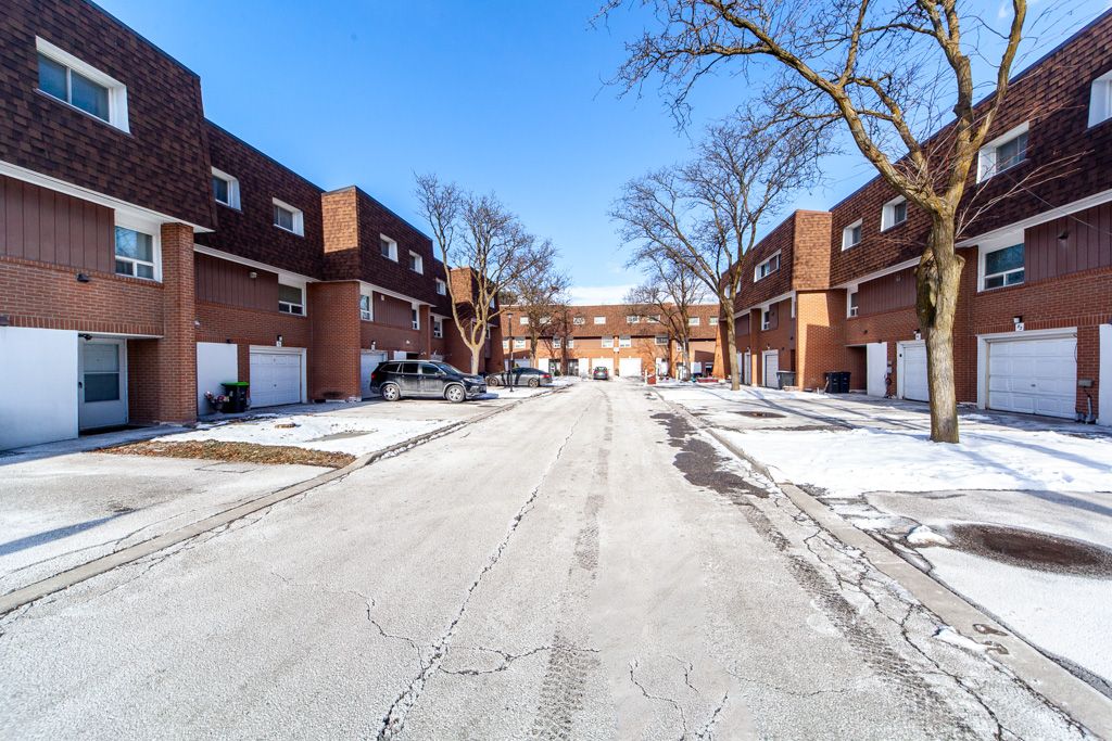456 Silverstone Drive Unit# 71 Toronto W10 Ontario M9V 3K8