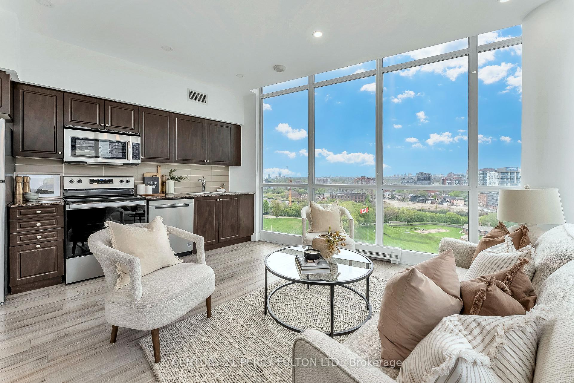 2 Bedrooms Condo at 209 Fort York, Toronto For sale