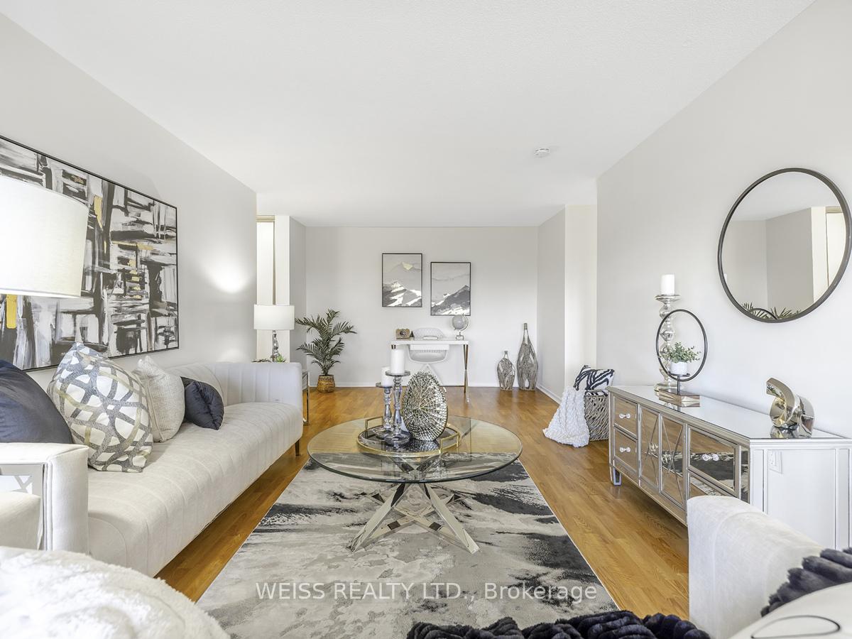 3 Bedrooms Condo at 150 Neptune,  Toronto For sale
