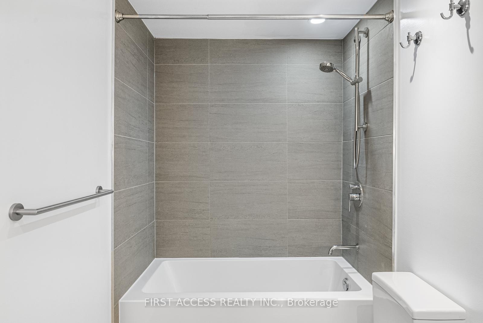 2 Bedrooms Condo at 161 Roehampton,  Toronto For sale
