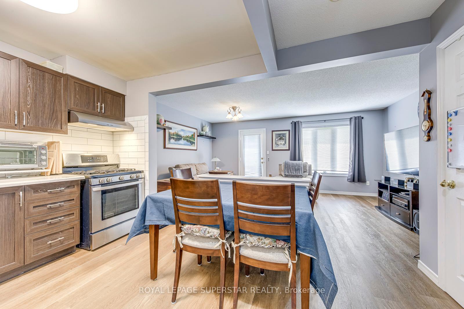 3 Bedrooms Condo at 1809 Upper Wentworth, Hamilton For sale