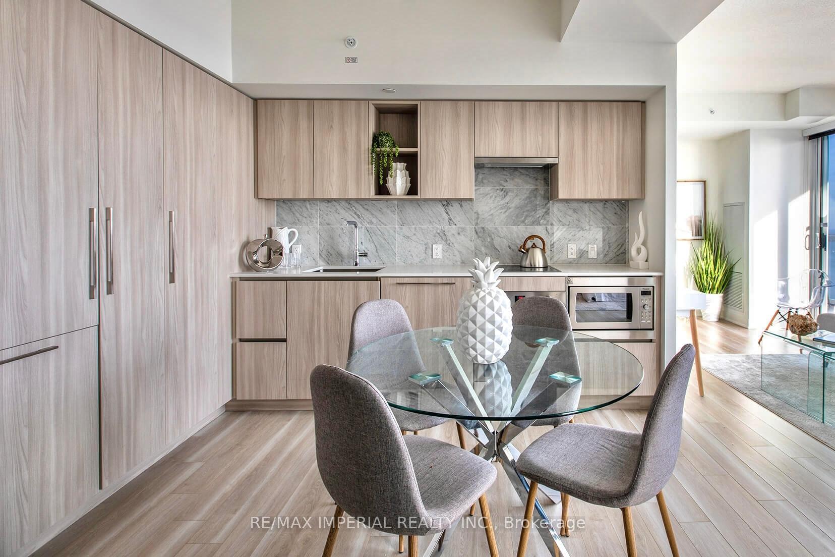 3 Bedrooms Condo at 19 Bathurst,  Toronto For sale