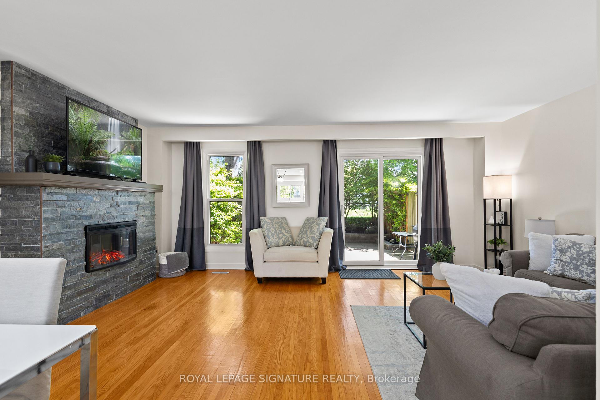 3 Bedrooms Condo at 611 Francis, Burlington For sale