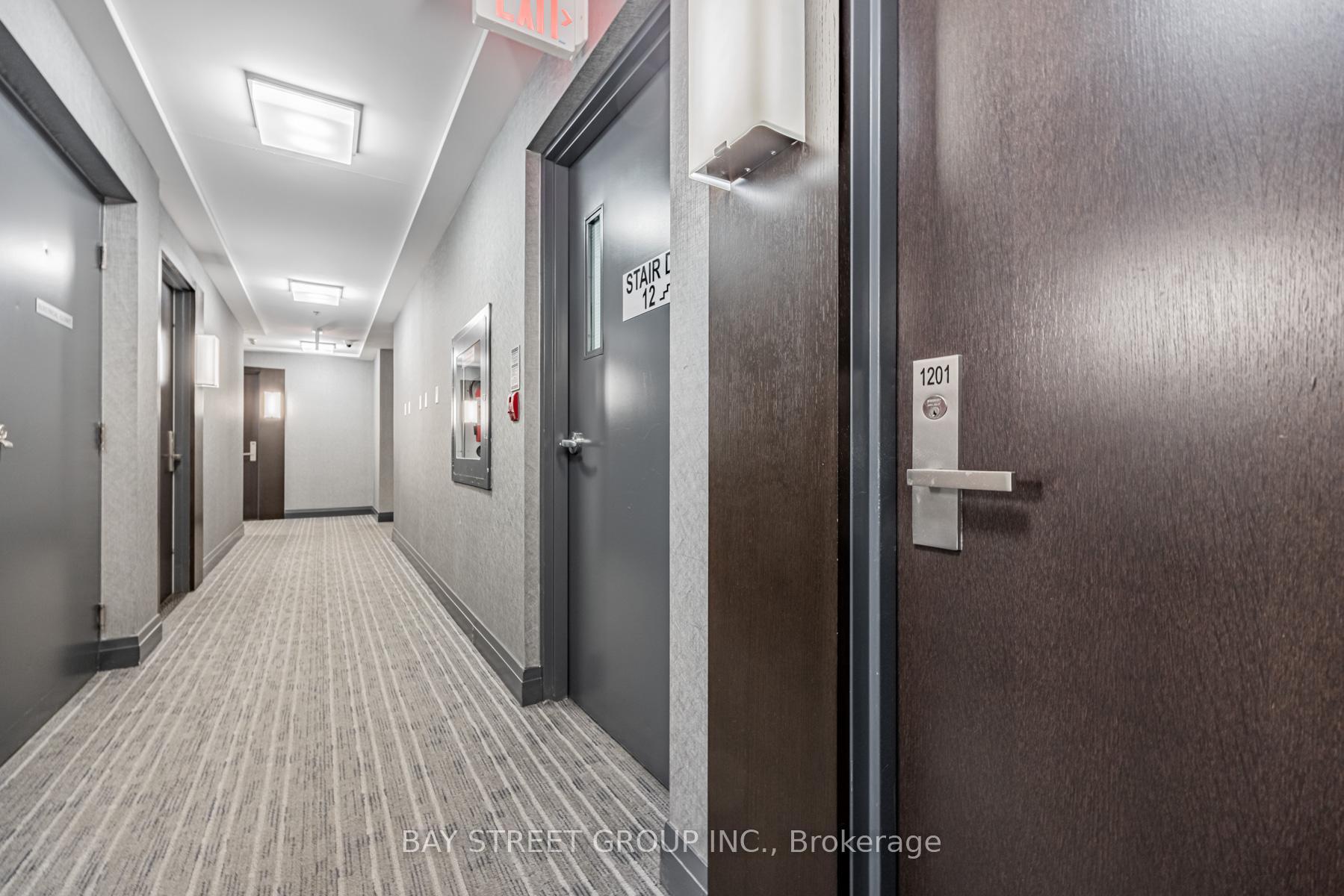 2 Bedrooms Condo at 55 Speers, Oakville For sale