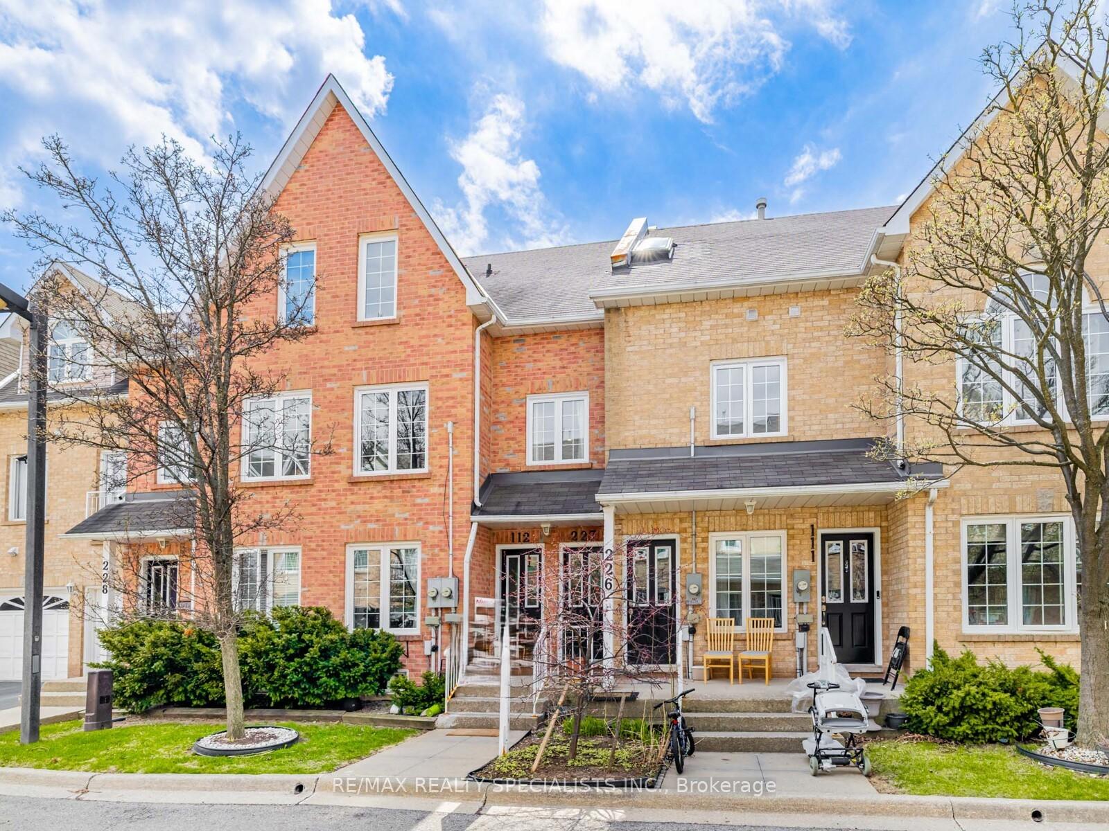 2 Bedrooms Condo at 2055 WALKERS, Burlington For sale