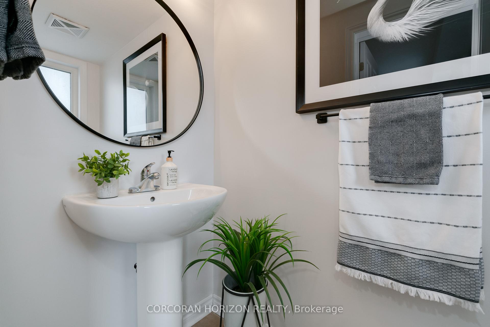 3 Bedrooms Condo at 11 Eaton Park, Toronto For sale