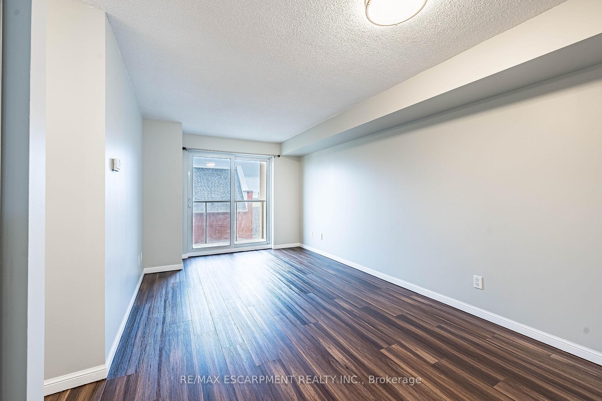 2 Bedrooms Condo at 4 Elsinore, Toronto For sale