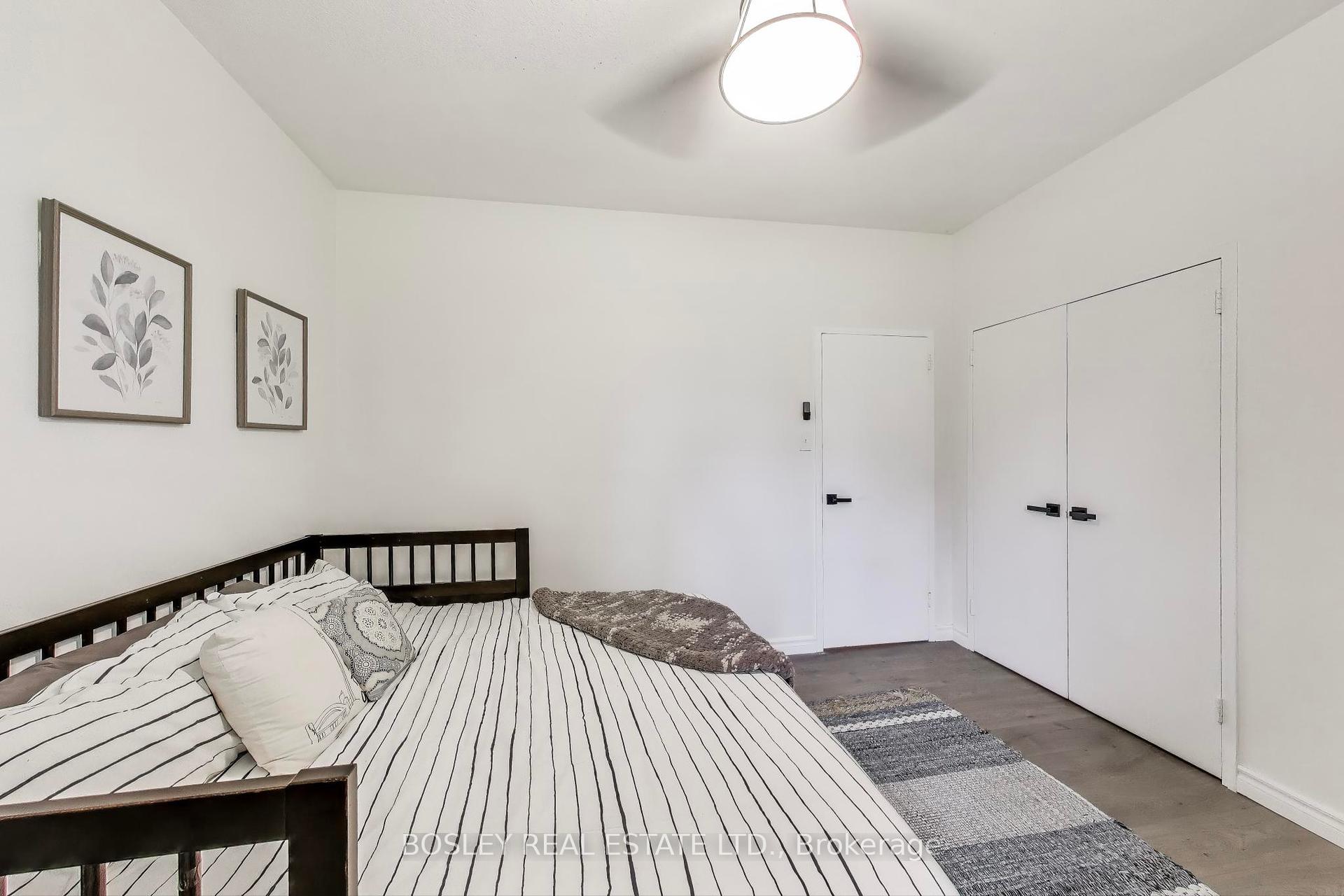 2 Bedrooms Condo at 10 Parkway Forest, Toronto For sale
