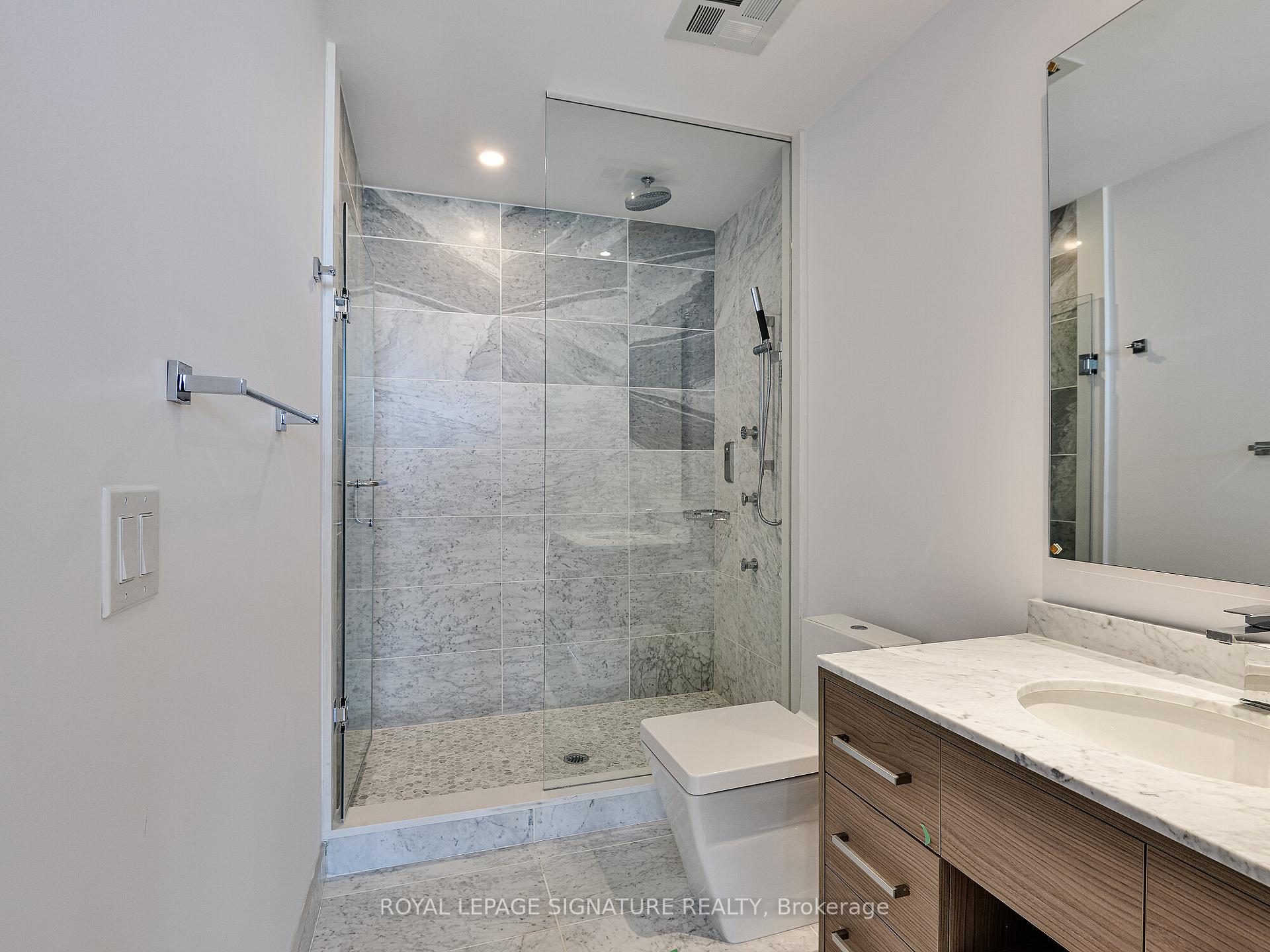 2 Bedrooms Condo at 488 University,  Toronto For sale