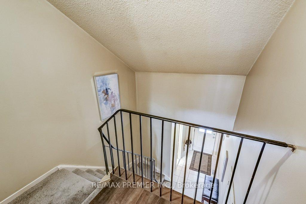 4 Bedrooms Condo at 2670 Battleford, Mississauga For sale