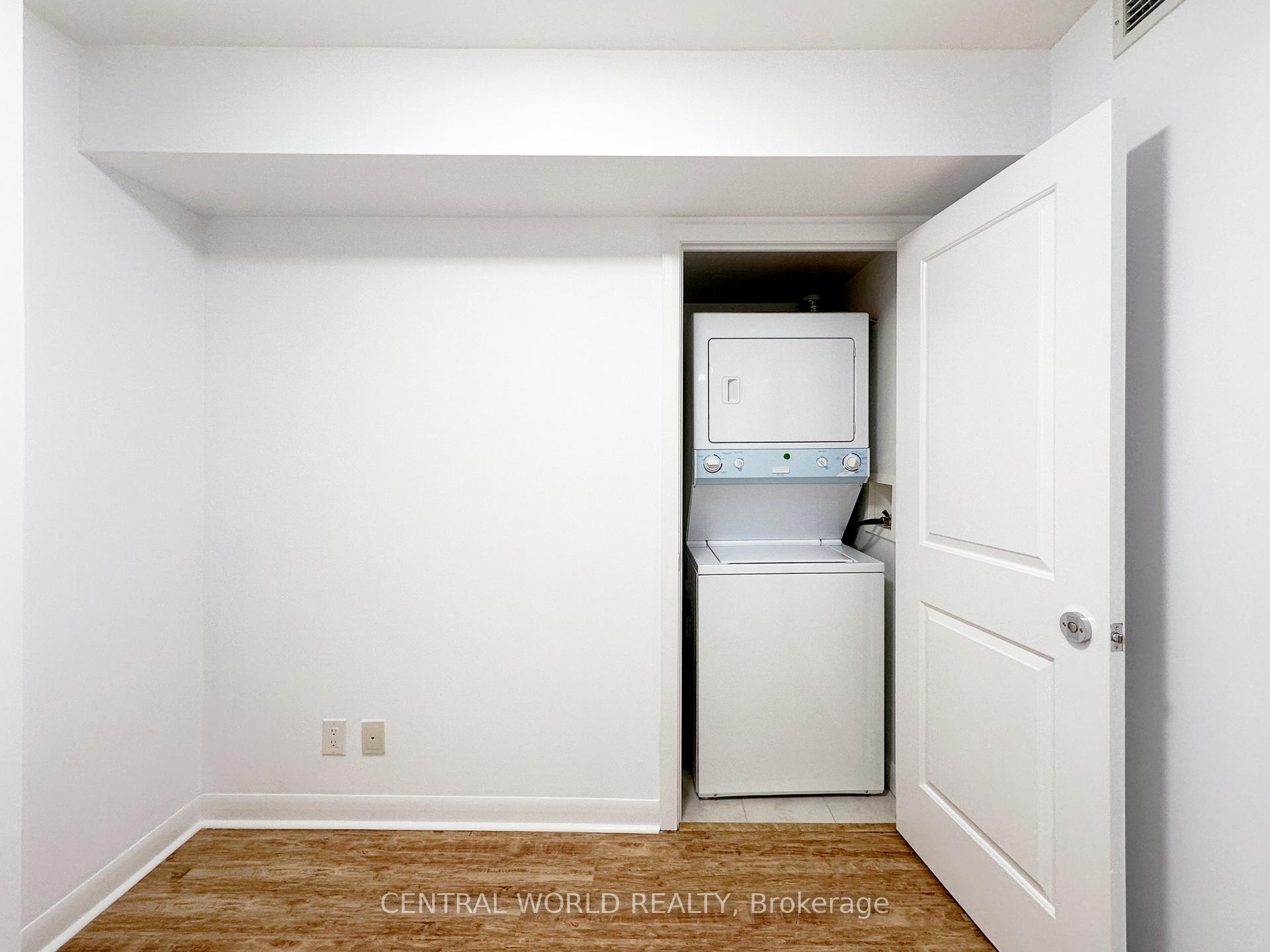 2 Bedrooms Condo at 25 Town Centre,  Toronto For sale