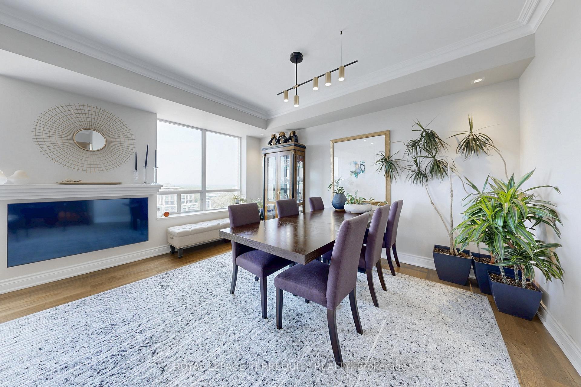 3 Bedrooms Condo at 2 Clairtrell, Toronto For sale