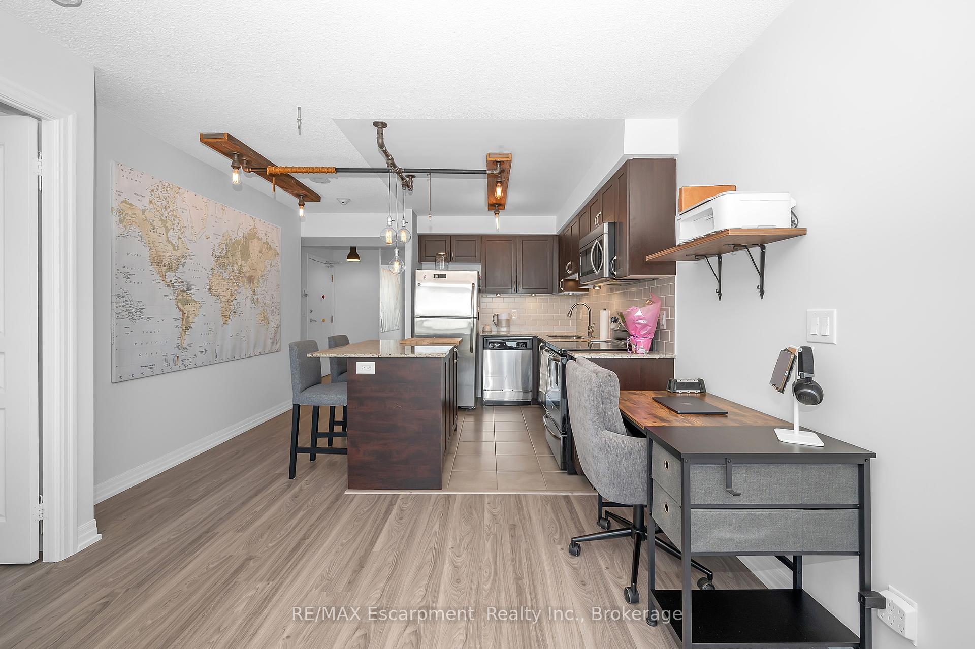 2 Bedrooms Condo at 1940 Ironstone, Burlington For sale