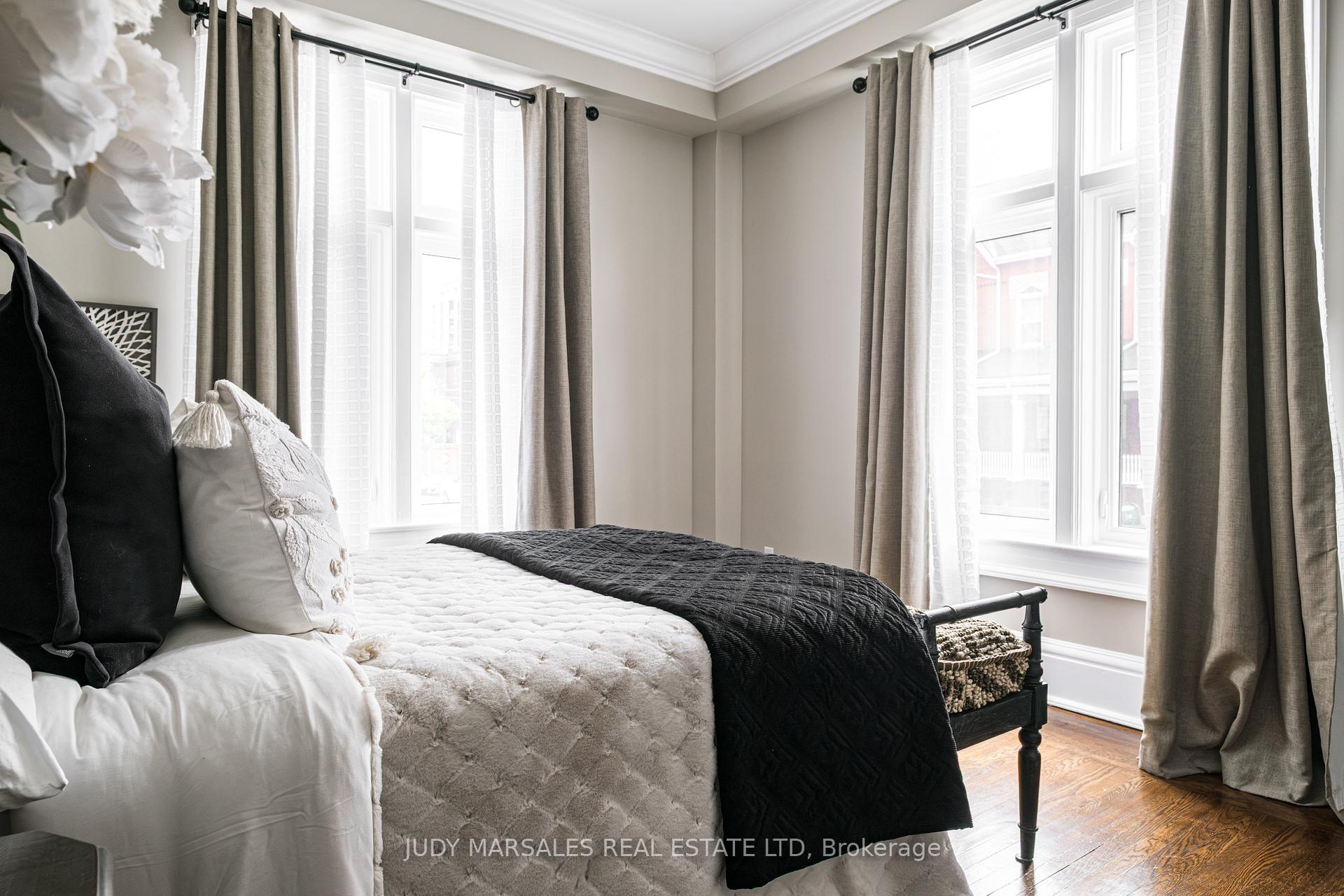 2 Bedrooms Condo at 86 Herkimer,  Hamilton For sale