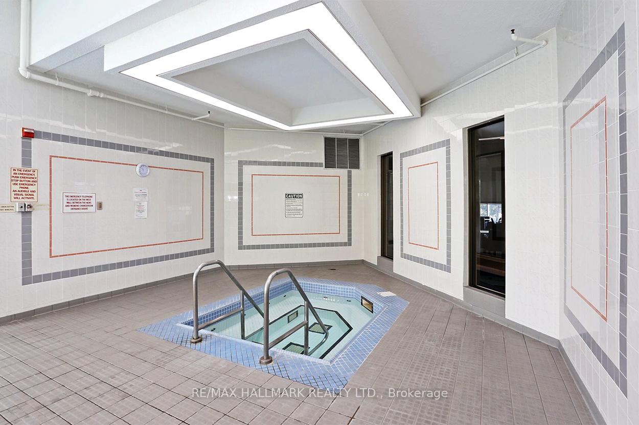 2 Bedrooms Condo at 1 Greystone Walk, Toronto For sale