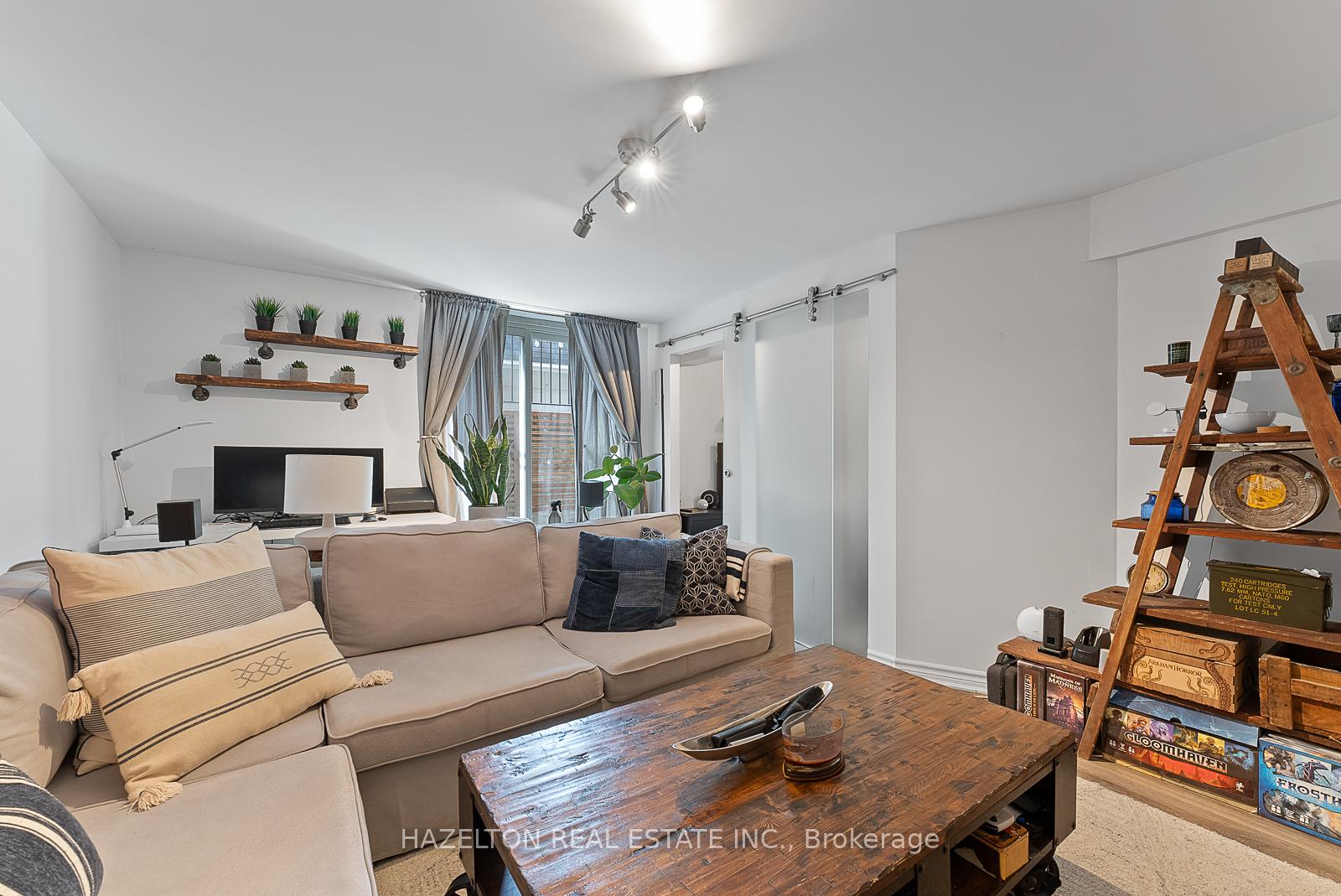 3 Bedrooms Condo at 9 Clarendon, Toronto For sale