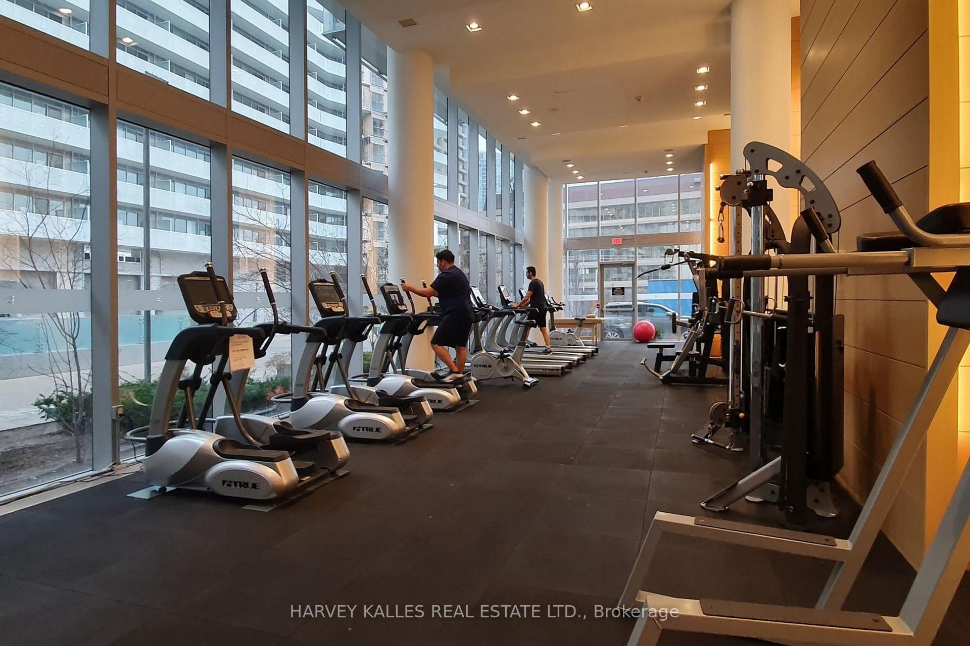 29 Queens Quay N/A E 1006