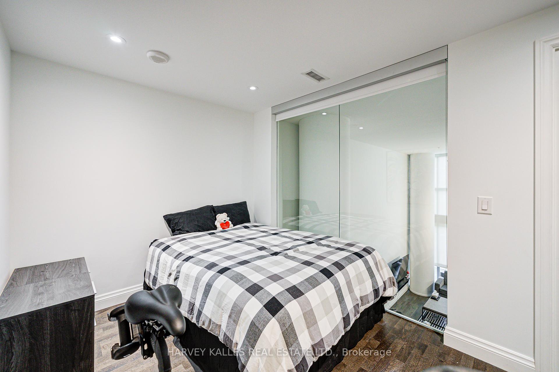 4 Bedrooms Condo at 101 Charles, Toronto For sale