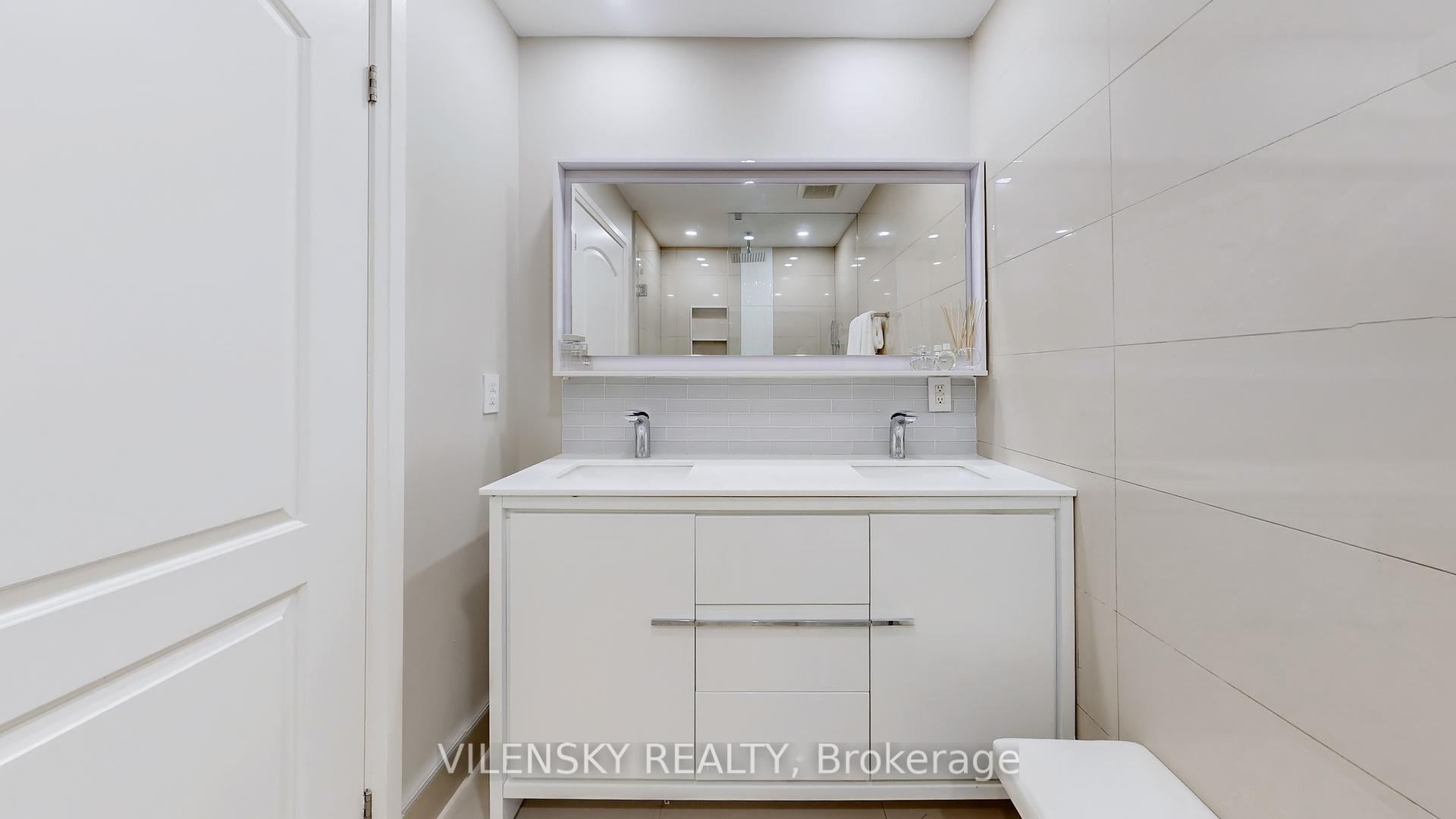 3 Bedrooms Condo at 20 North Park, Vaughan For sale