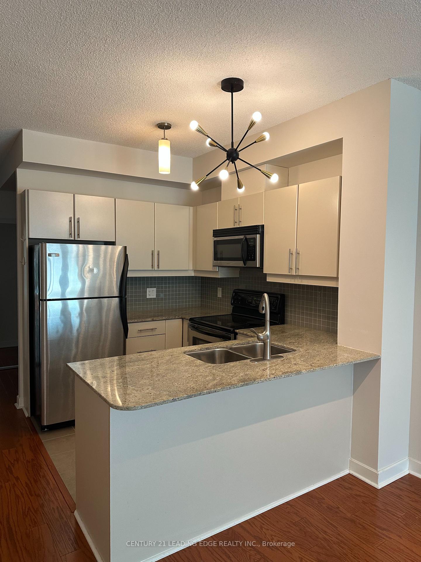 2 Bedrooms Condo at 18 Harbour, Toronto For sale