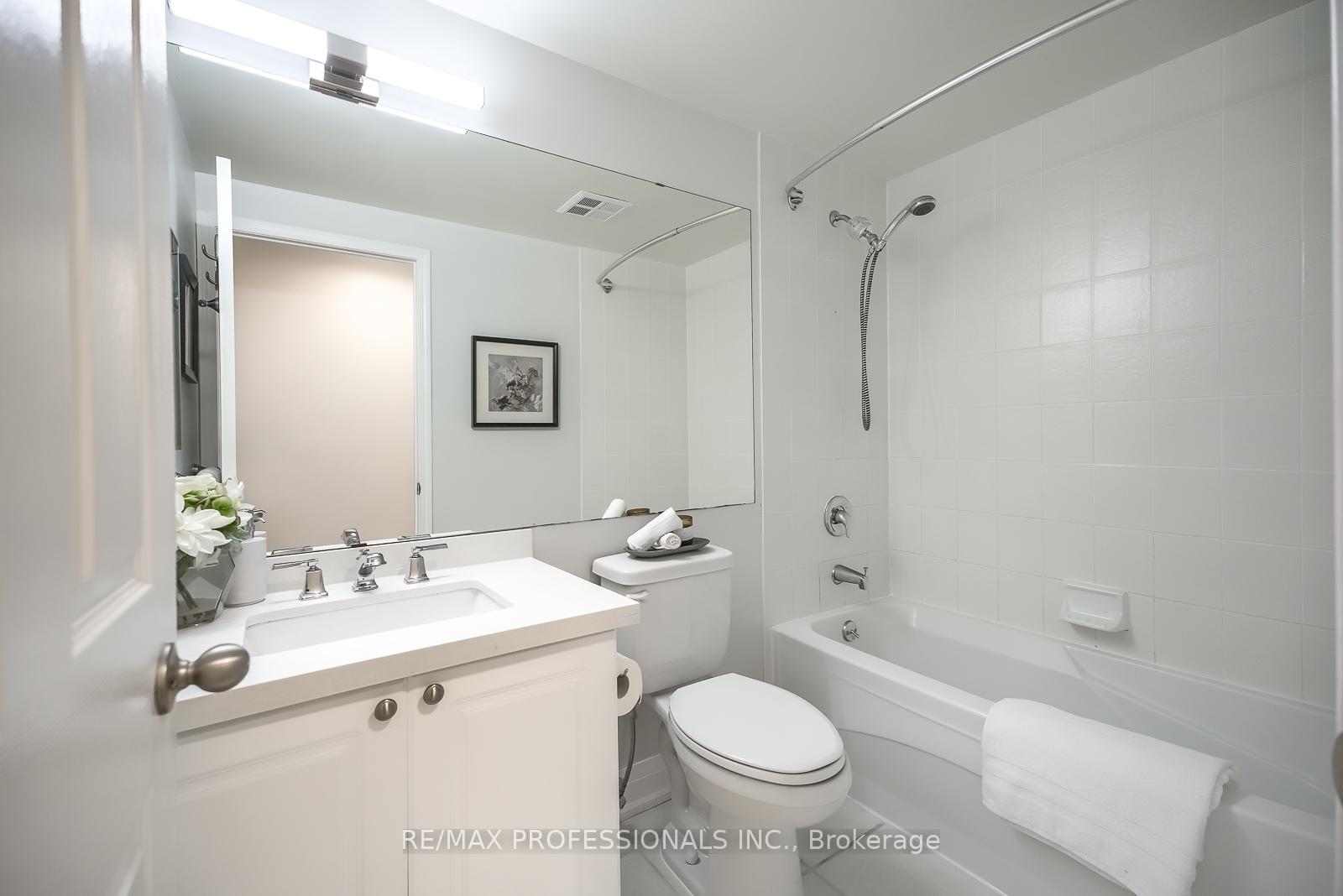 2 Bedrooms Condo at 36 Stadium, Toronto For sale