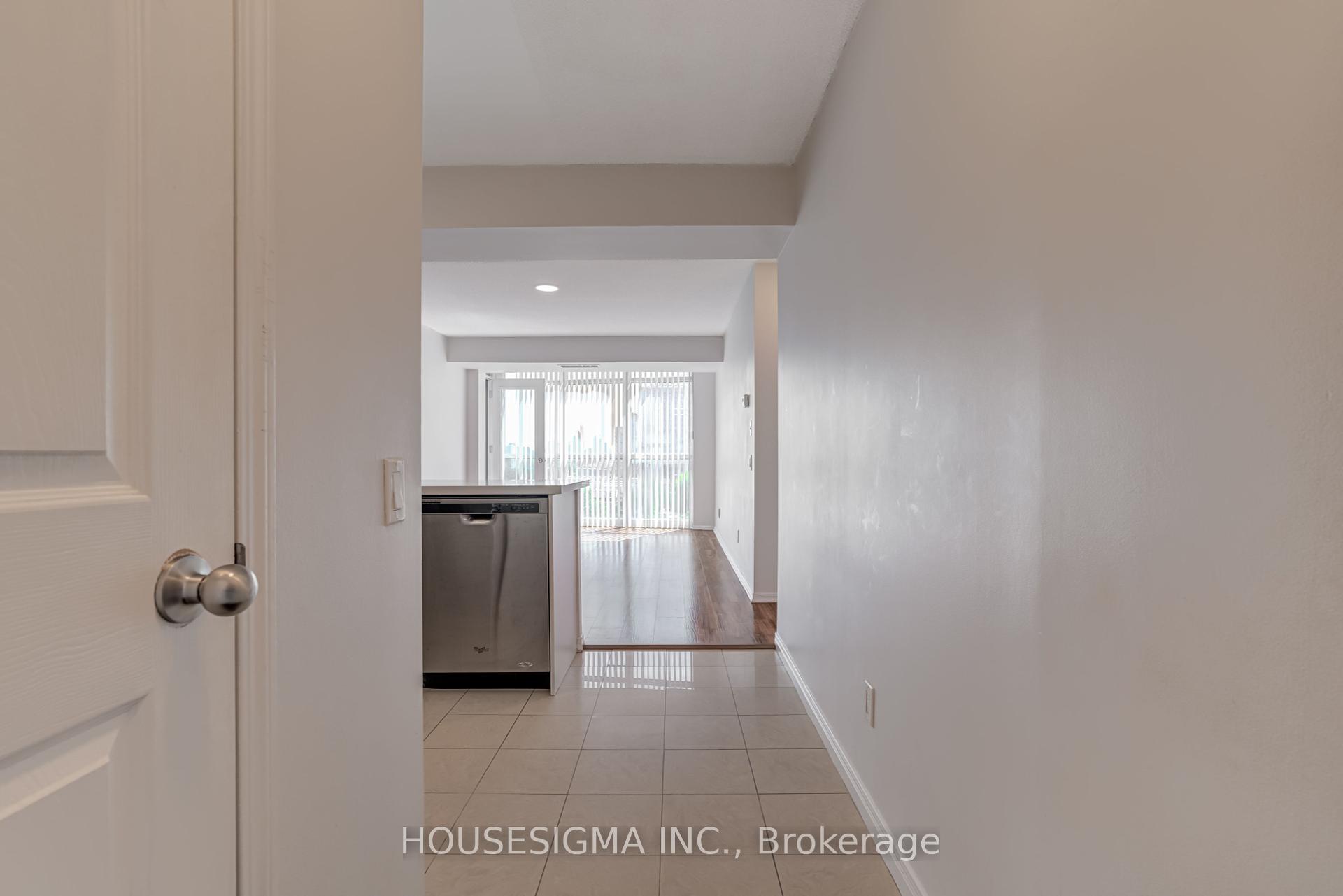 2 Bedrooms Condo at 28 Harrison Garden, Toronto For sale