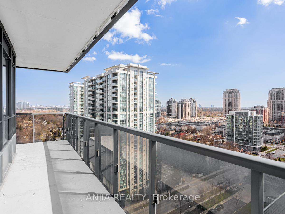 3 Bedrooms Condo at 2 Anndale,  Toronto For sale