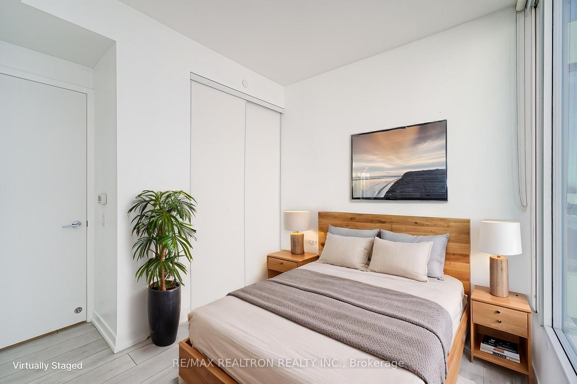 2 Bedrooms Condo at 898 Portage, Vaughan For sale