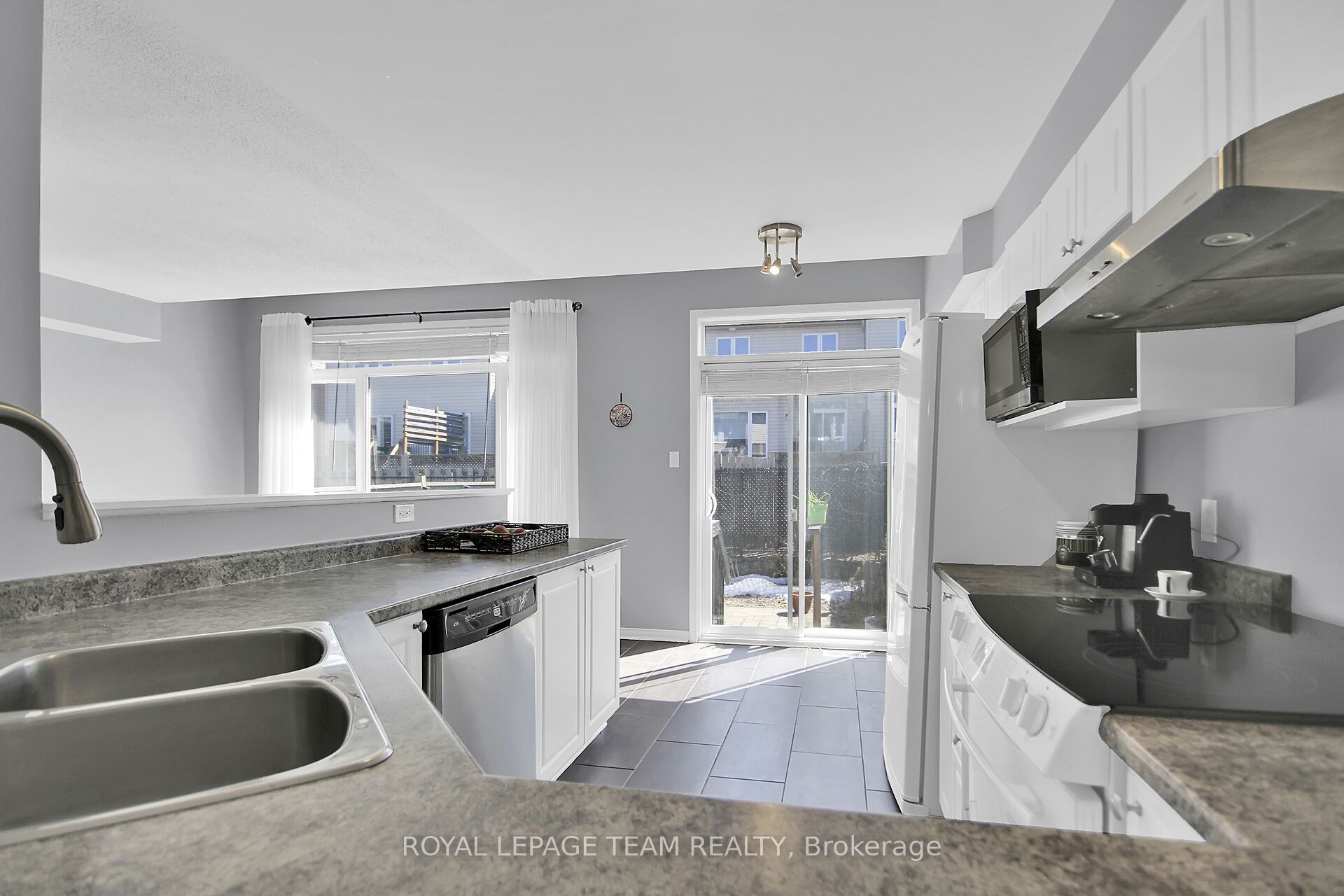 214 Cityview Crescent
