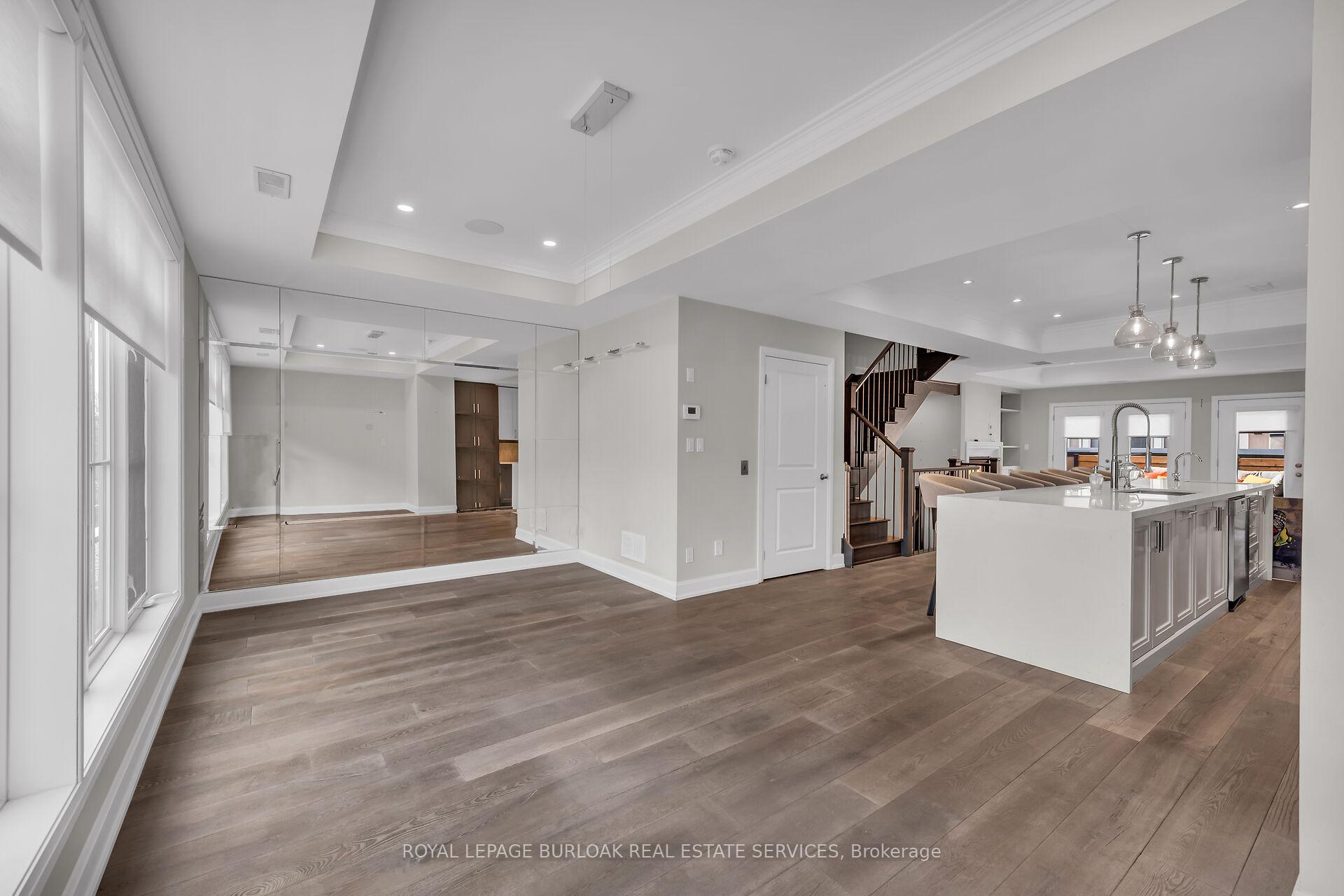 3 Bedrooms Condo at 509 Elizabeth,  Burlington For sale