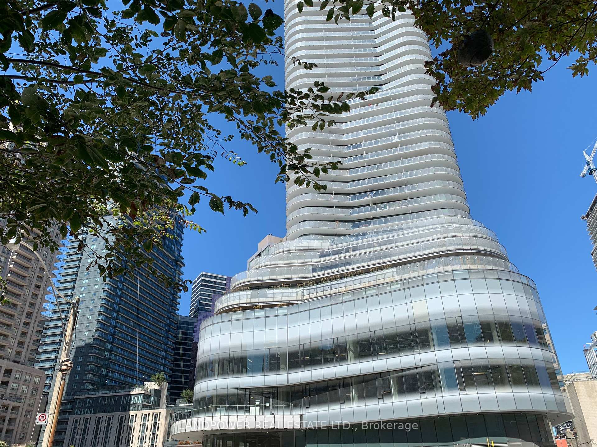 2 Bedrooms Condo at 11 Wellesley, Toronto For sale