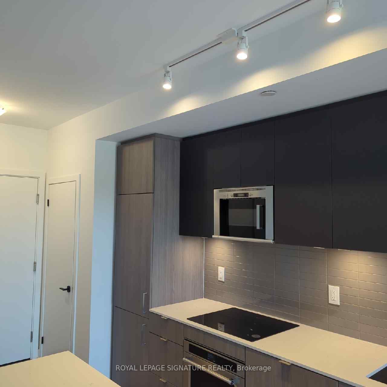 215 Lakeshore Road W, #334