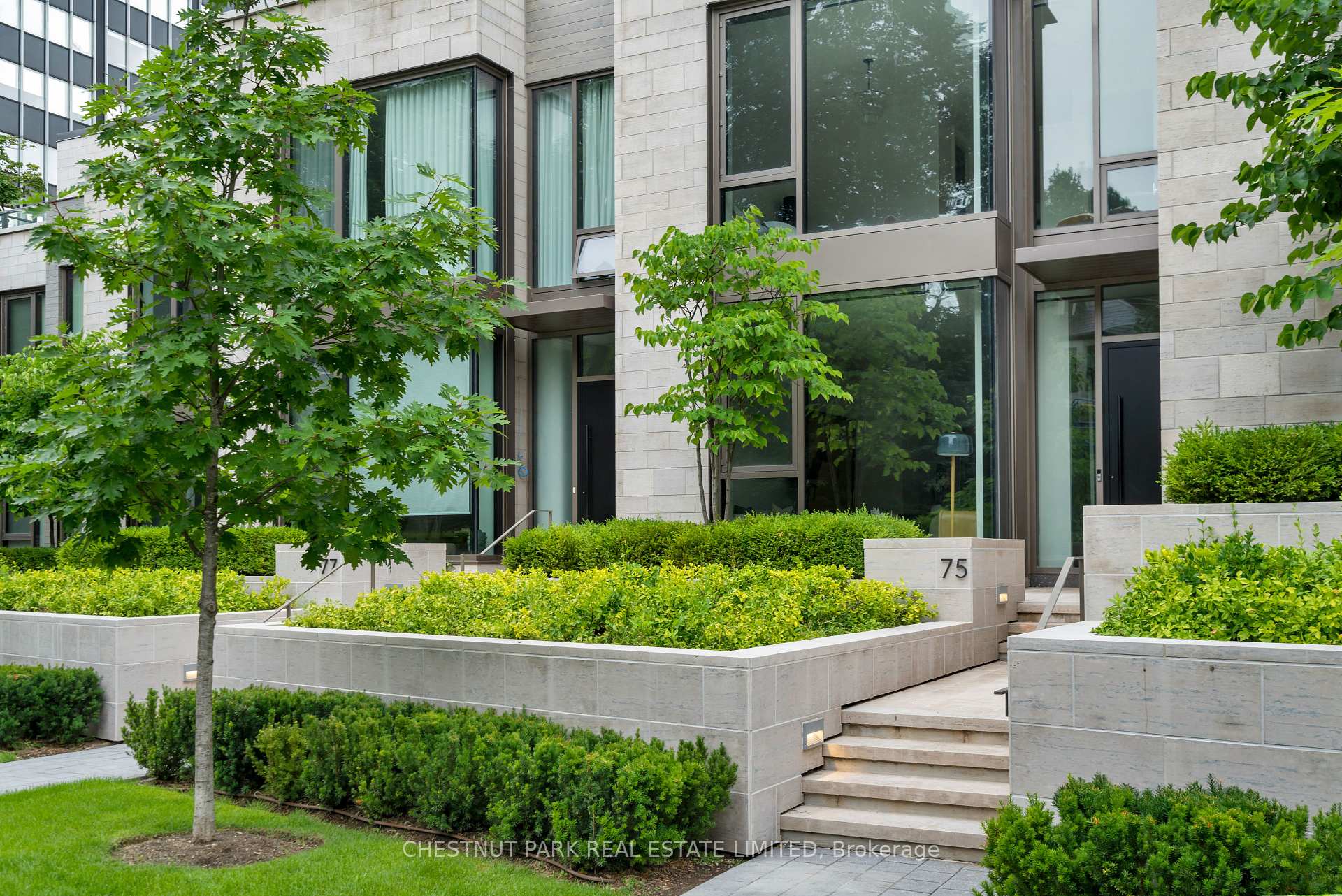 4 Bedrooms Condo at 75 Foxbar, Toronto For sale