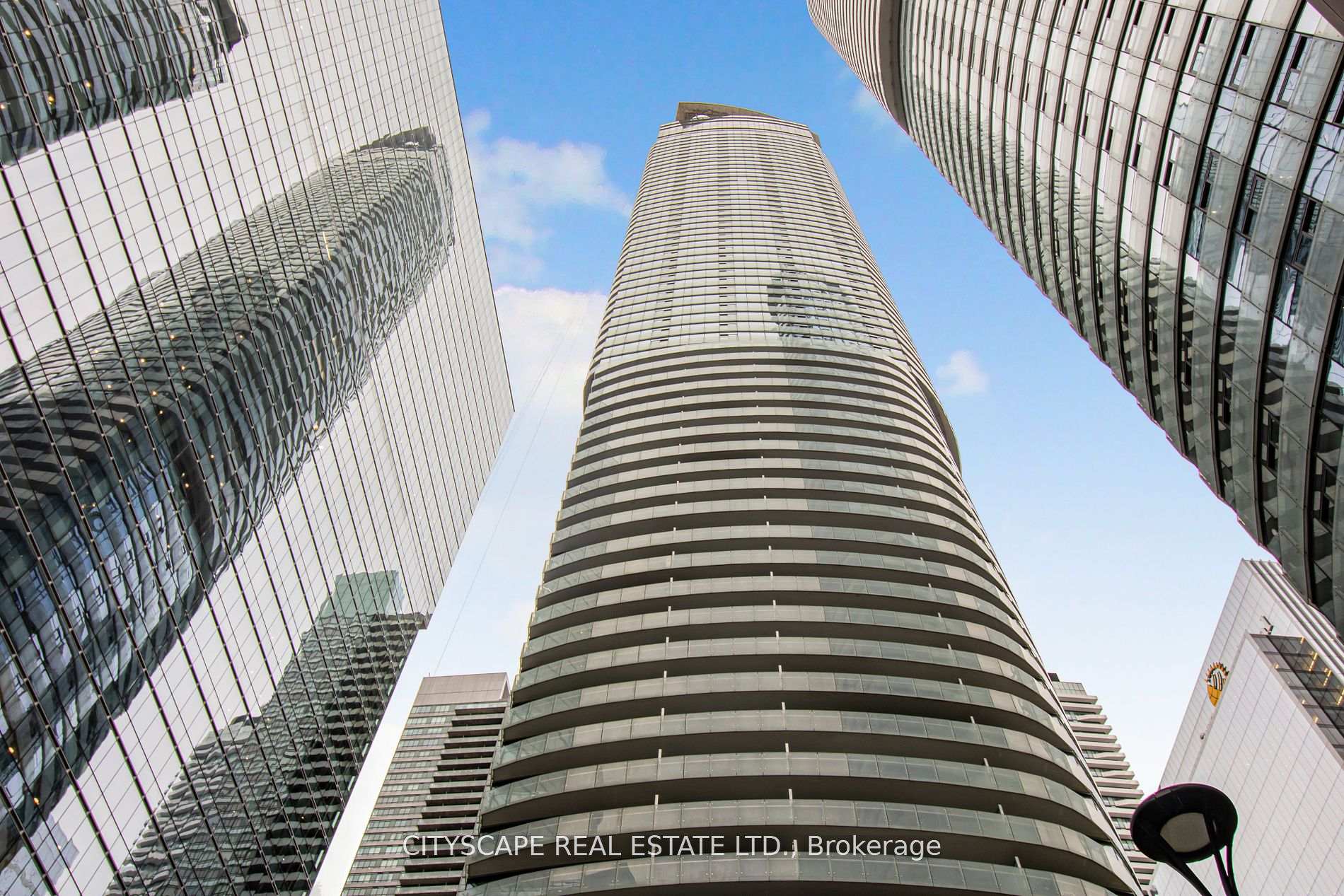 3 Bedrooms Condo at 12 York, Toronto For sale