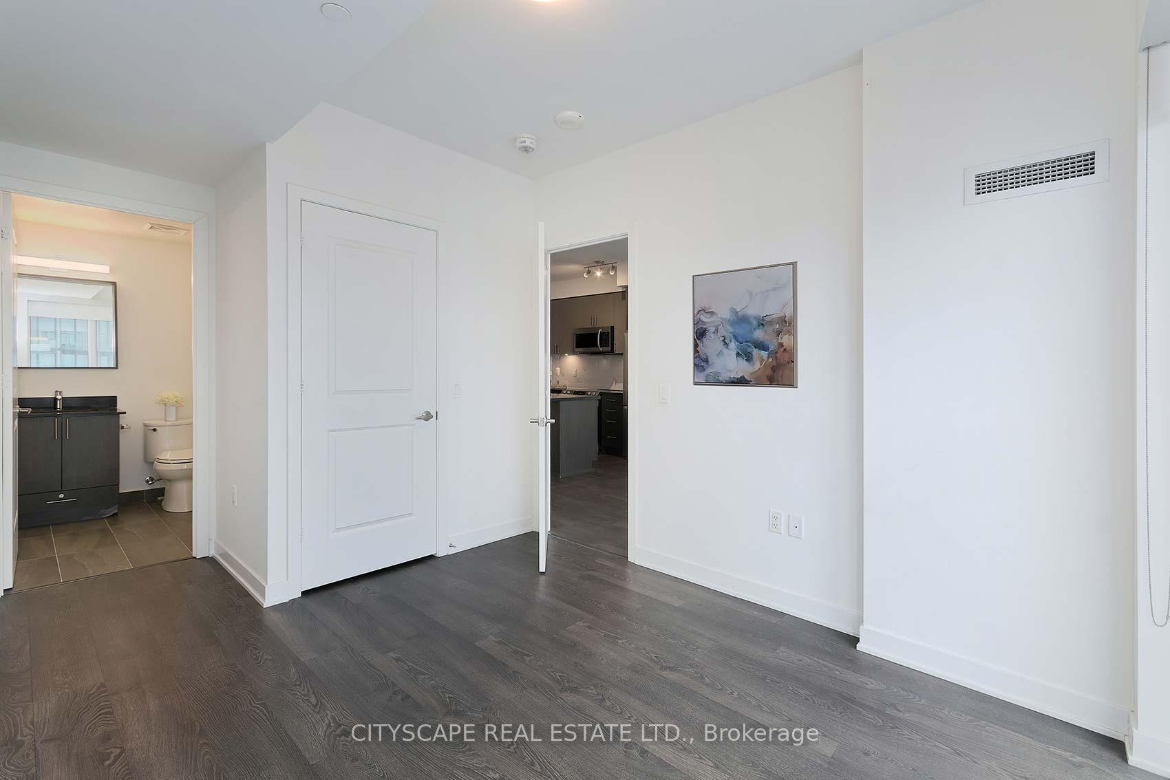 3 Bedrooms Condo at 4677 Metcalfe, Mississauga For sale