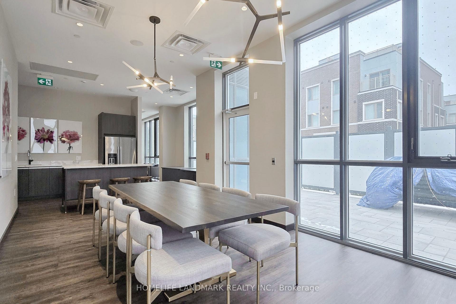 2 Bedrooms Condo at 60 Honeycrisp, Vaughan For sale