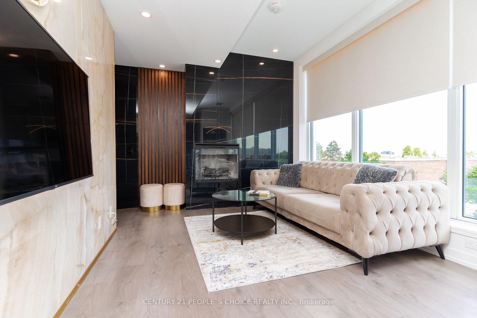 3 Bedrooms Condo at 950 Portage, Vaughan For sale