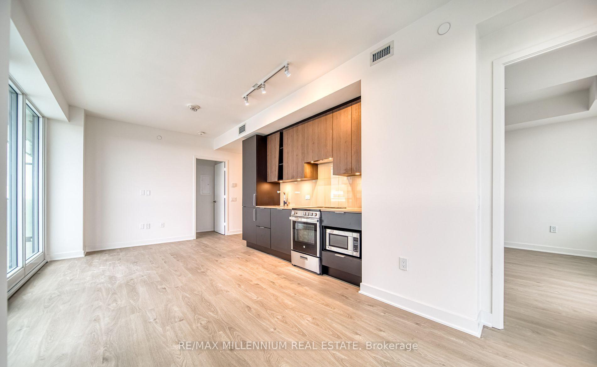 2 Bedrooms Condo at 3900 Confederation, Mississauga For sale