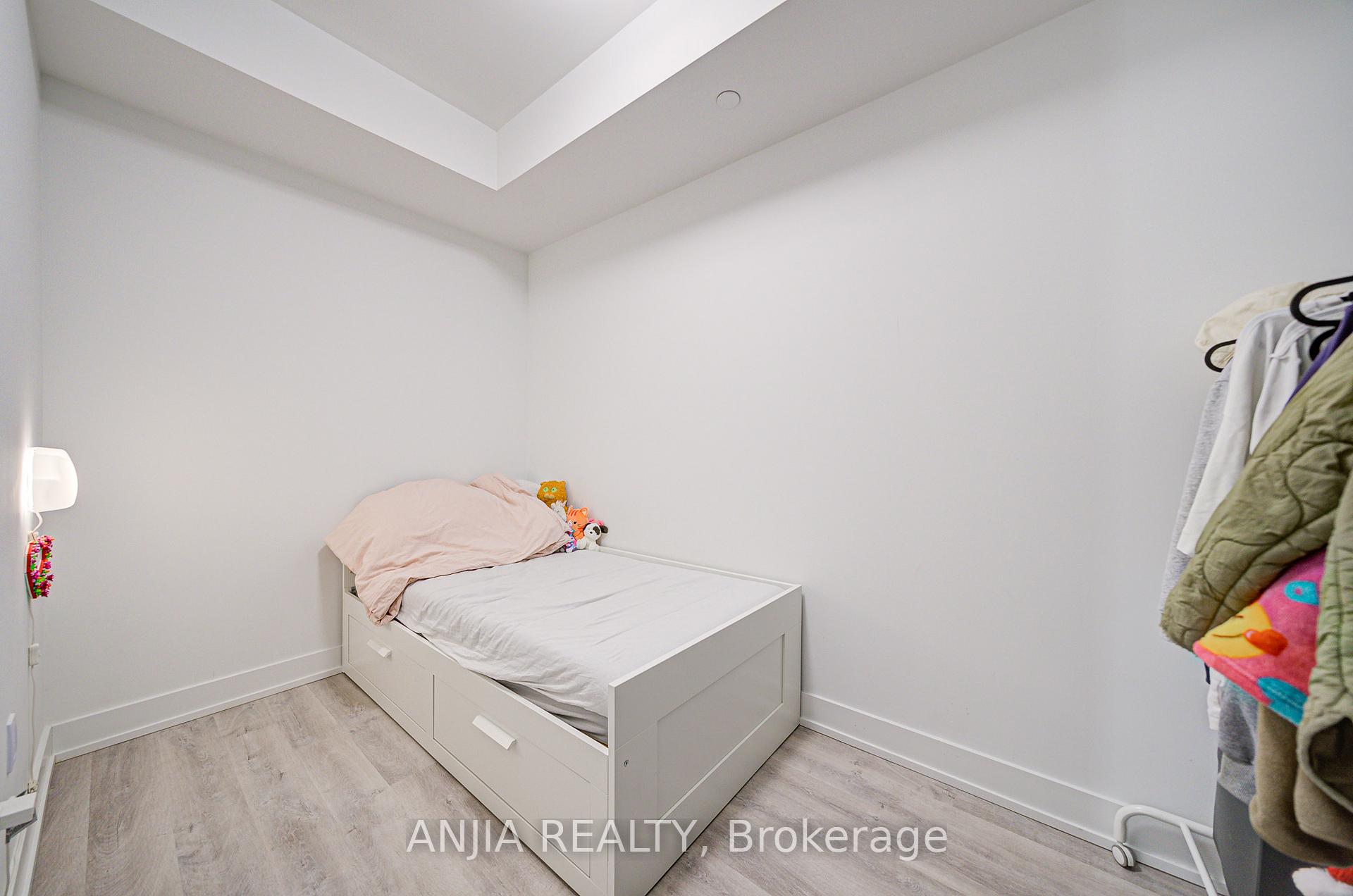2 Bedrooms Condo at 30 Inn On The Park, Toronto For sale